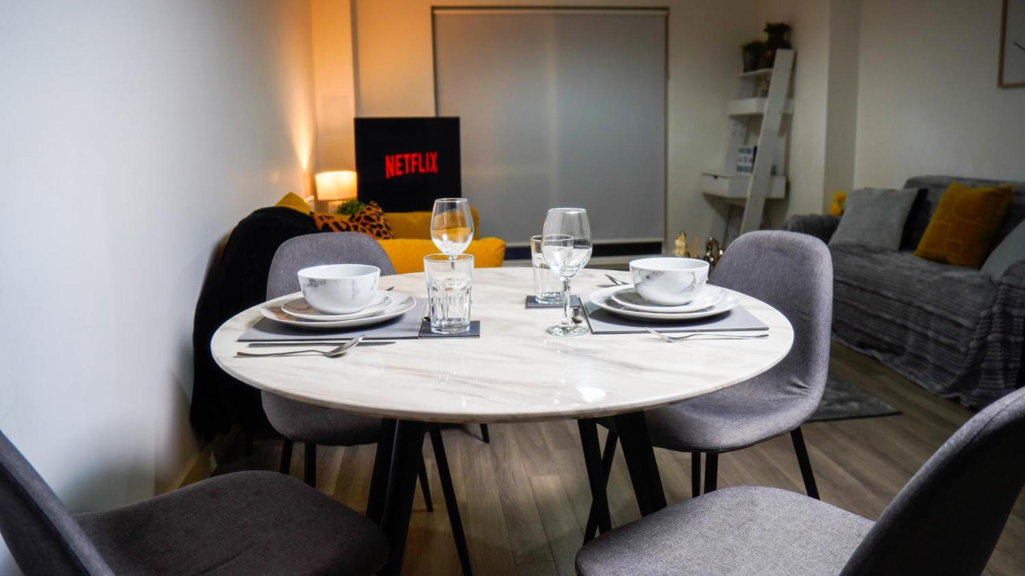 Manchester City Centre Apt With Balcony & Free Parking - Including Free 1-Hour Late Check-Out For Bookings On The 29Th 31St May, Justeat Voucher For 2-Night Stays Minimum! Bagian luar foto