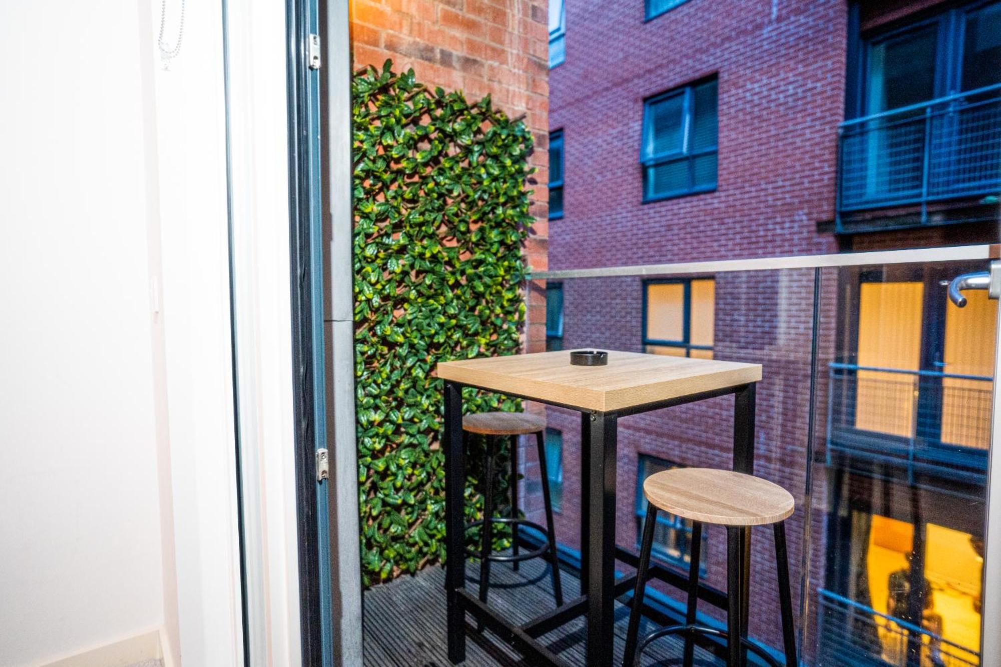 Manchester City Centre Apt With Balcony & Free Parking - Including Free 1-Hour Late Check-Out For Bookings On The 29Th 31St May, Justeat Voucher For 2-Night Stays Minimum! Bagian luar foto