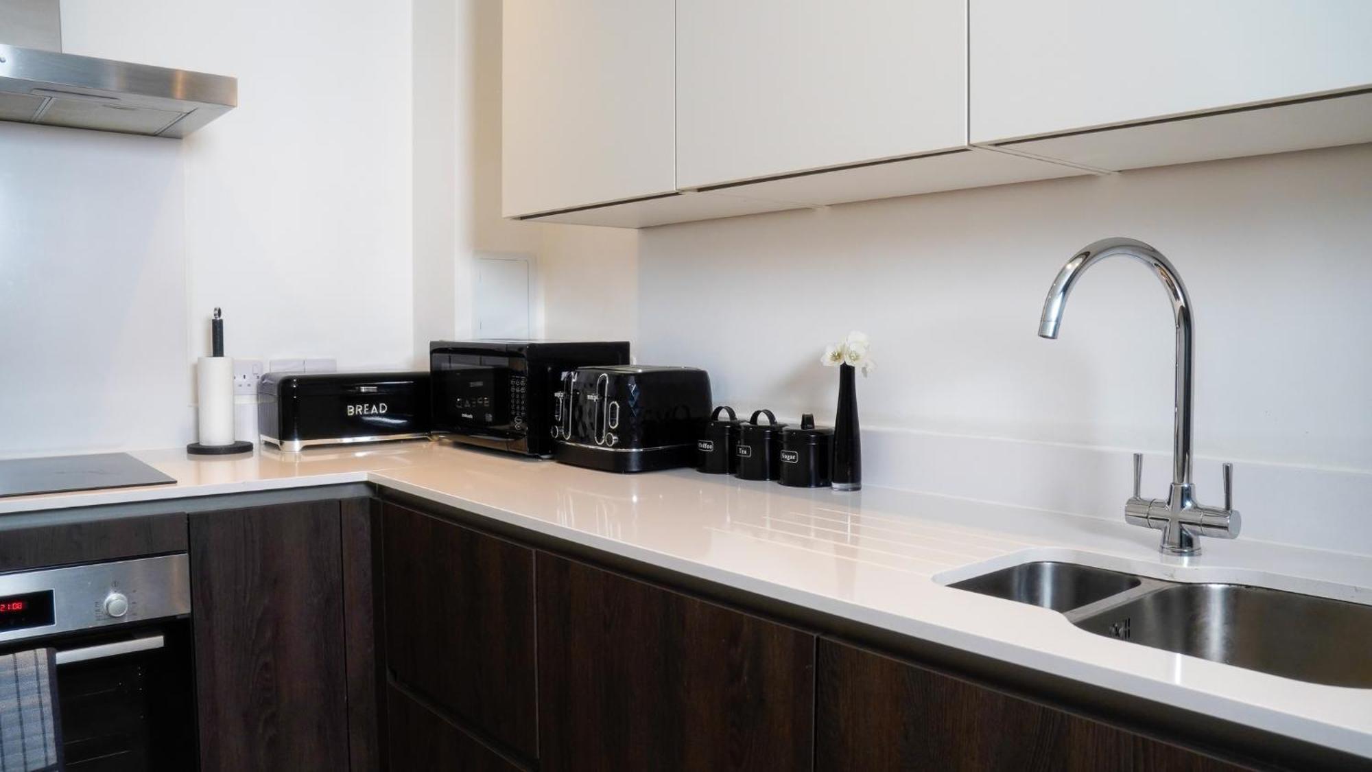 Manchester City Centre Apt With Balcony & Free Parking - Including Free 1-Hour Late Check-Out For Bookings On The 29Th 31St May, Justeat Voucher For 2-Night Stays Minimum! Bagian luar foto